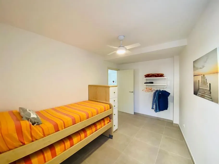 Apartamentos Aquarium 100 M2 Next To The Beach Roses 0*,  İspanya