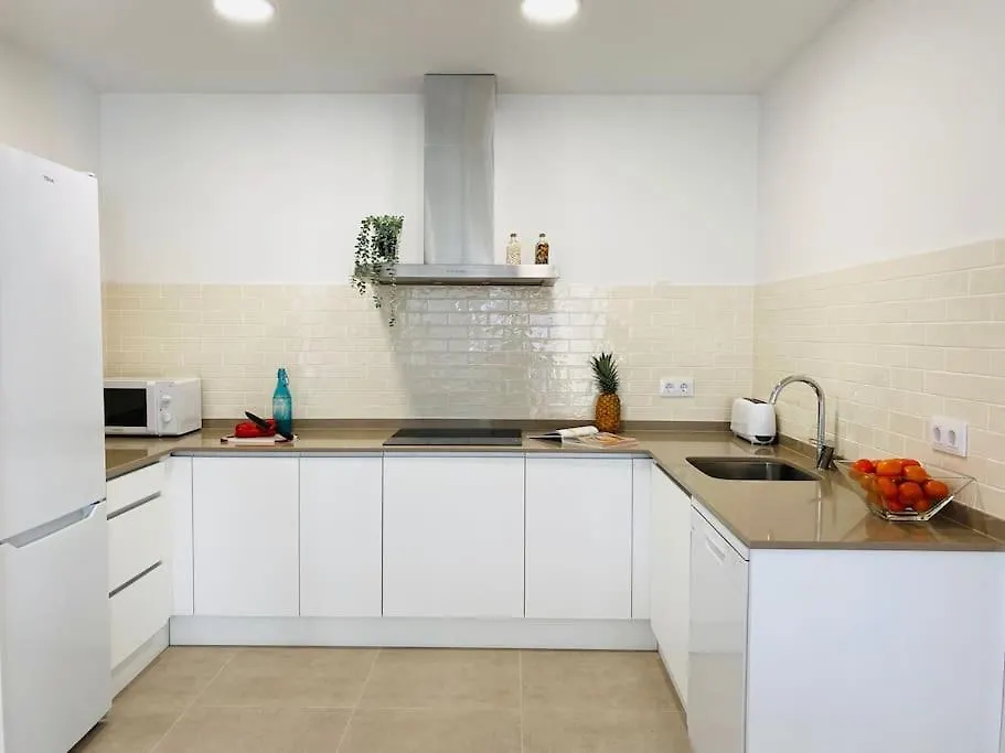 Apartamentos Aquarium 100 M2 Next To The Beach Roses 0*,  İspanya